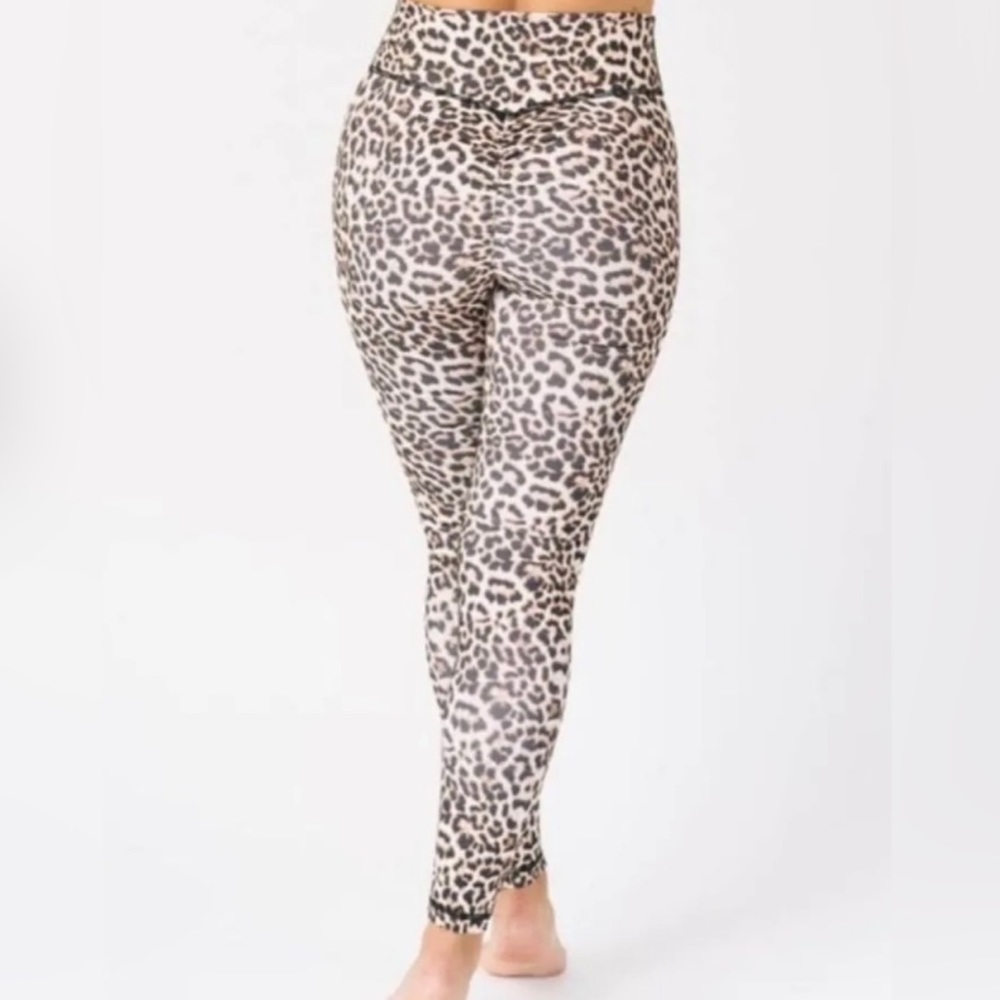 ZYIA Active Leopard Brilliant Scrunchy What Hi-Rise 7/8 Leggings - Picture 8 of 15
